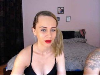 nicepussyfuckk18 camgirl plays with beeds
